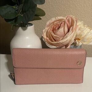 Gucci GG Marmont Pebbled Pink Leather Women's Wallet with unbranded chain